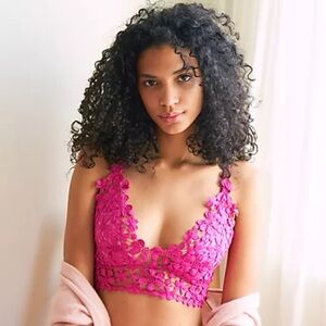 NWT 💘Free People MISS DAZIE floral lace crochet bralette MED Berry fuchsia pink
